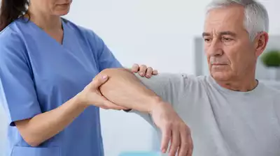 Produktfotografie eines Patienten, der eine Therapie für Psoriasis-Arthritis erhält